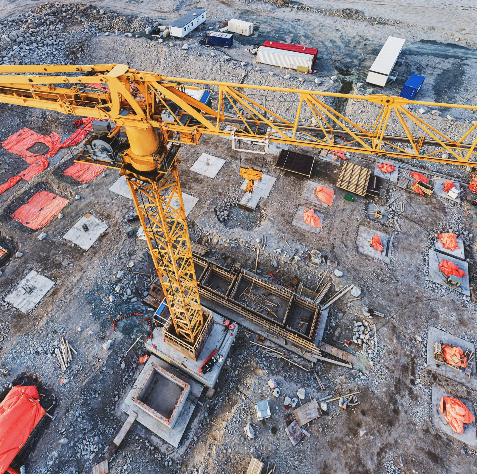 Grue de chantier contrôlée — matériel de chantier à Rabat